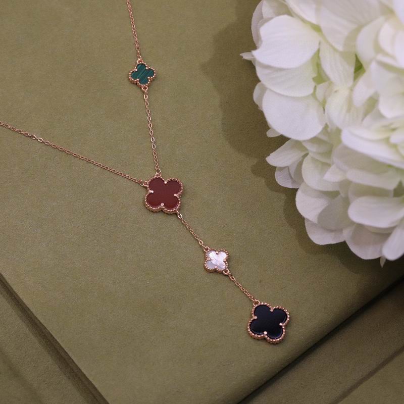 Van Cleef & Arpels necklace 05yxs01